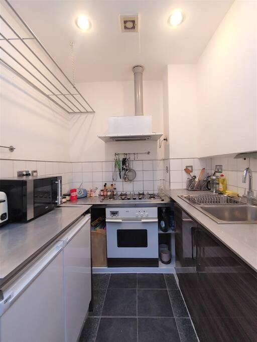 Stylish Apartment Near Carnaby Street, Sleeps 4. Λονδίνο Εξωτερικό φωτογραφία