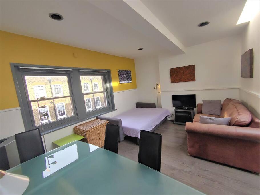 Stylish Apartment Near Carnaby Street, Sleeps 4. Λονδίνο Εξωτερικό φωτογραφία
