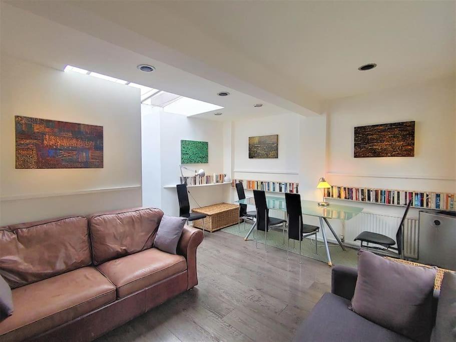 Stylish Apartment Near Carnaby Street, Sleeps 4. Λονδίνο Εξωτερικό φωτογραφία