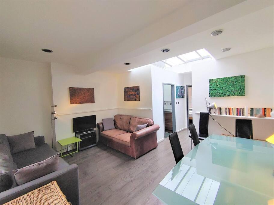 Stylish Apartment Near Carnaby Street, Sleeps 4. Λονδίνο Εξωτερικό φωτογραφία